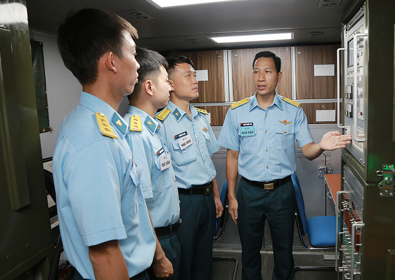 Quân chủng Phòng không - Không quân tổ chức huấn luyện, nâng cao khả năng khai thác, sử dụng trạm sửa chữa, bảo dưỡng, cơ động ra đa thế hệ mới tại Trung đoàn 293