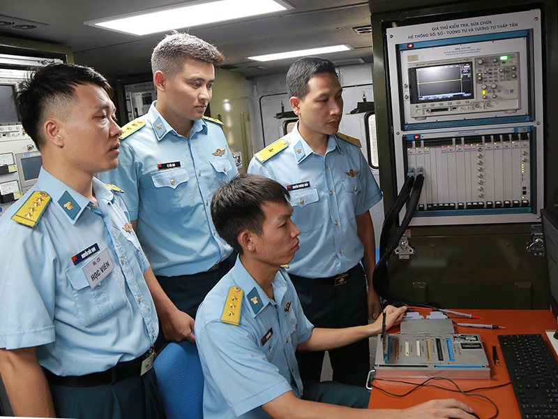 Quân chủng Phòng không - Không quân tổ chức huấn luyện, nâng cao khả năng khai thác, sử dụng trạm sửa chữa, bảo dưỡng, cơ động ra đa thế hệ mới tại Trung đoàn 293