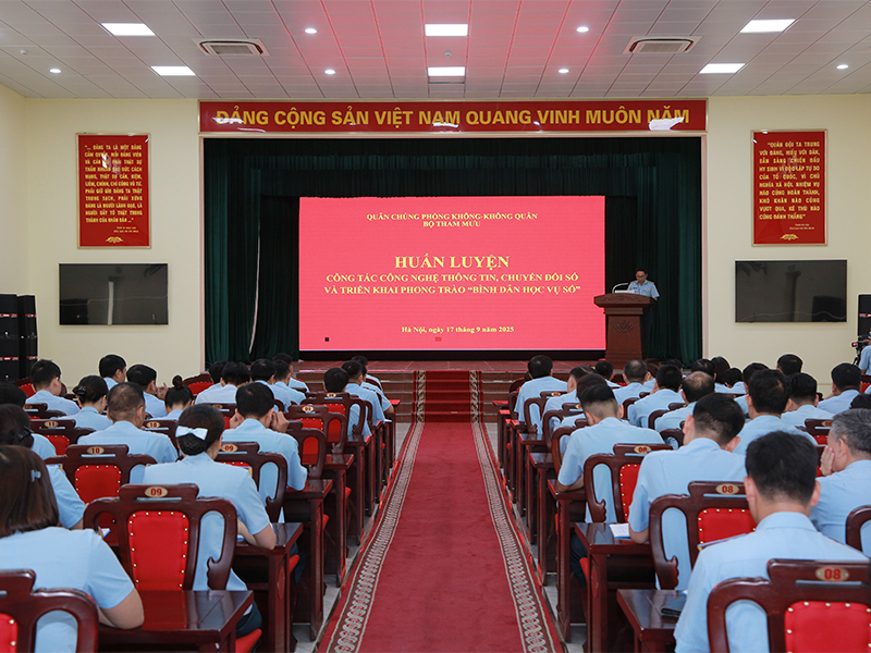 Bộ Tham mưu Phòng không - Không quân huấn luyện công tác công nghệ thông tin, chuyển đổi số và triển khai Phong trào “Bình dân học vụ số” năm 2025