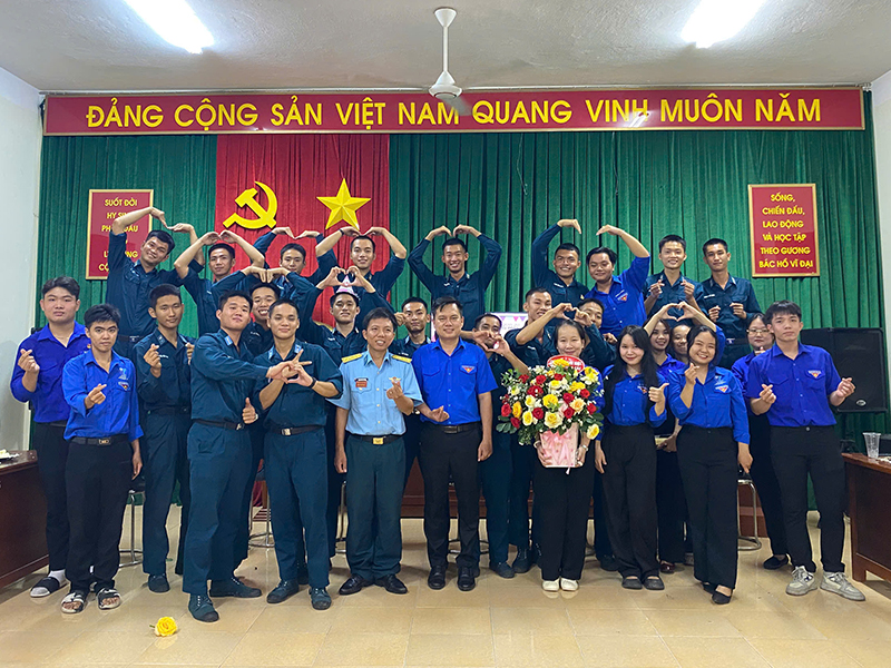 Sinh nhật đồng đội, ấm tình đồng chí