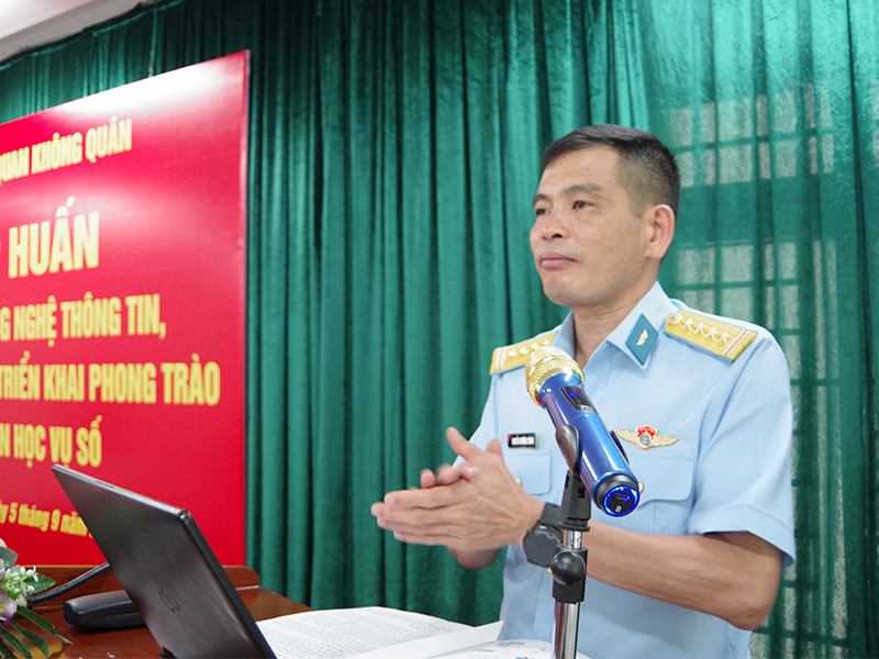 Trường Sĩ quan Không quân tập huấn công nghệ thông tin, chuyển đổi số và triển khai Phong trào “Bình dân học vụ số” năm 2025