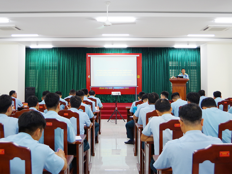 Trường Sĩ quan Không quân tập huấn công nghệ thông tin, chuyển đổi số và triển khai Phong trào “Bình dân học vụ số” năm 2025