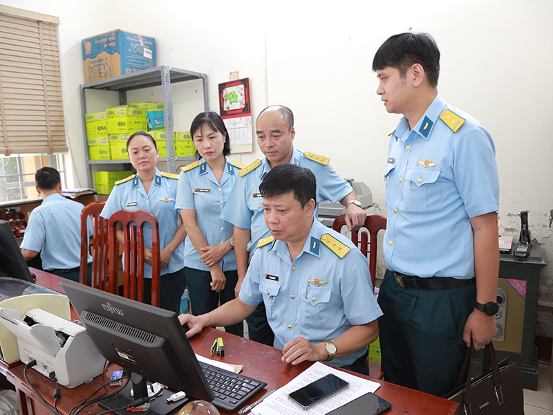 Quân chủng Phòng không - Không quân kiểm tra công tác phát triển khoa học, công nghệ, đổi mới sáng tạo, chuyển đổi số, thực hiện Đề án 06 và cải cách hành chính tại các đơn vị