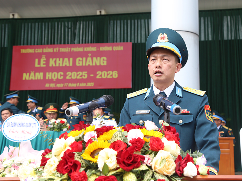Trường Cao đẳng Kỹ thuật Phòng không - Không quân tổ chức Lễ khai giảng năm học 2025-2026