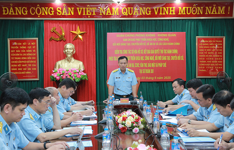 Quân chủng Phòng không - Không quân kiểm tra công tác phát triển khoa học, công nghệ, đổi mới sáng tạo, chuyển đổi số, thực hiện Đề án 06 và cải cách hành chính tại các đơn vị