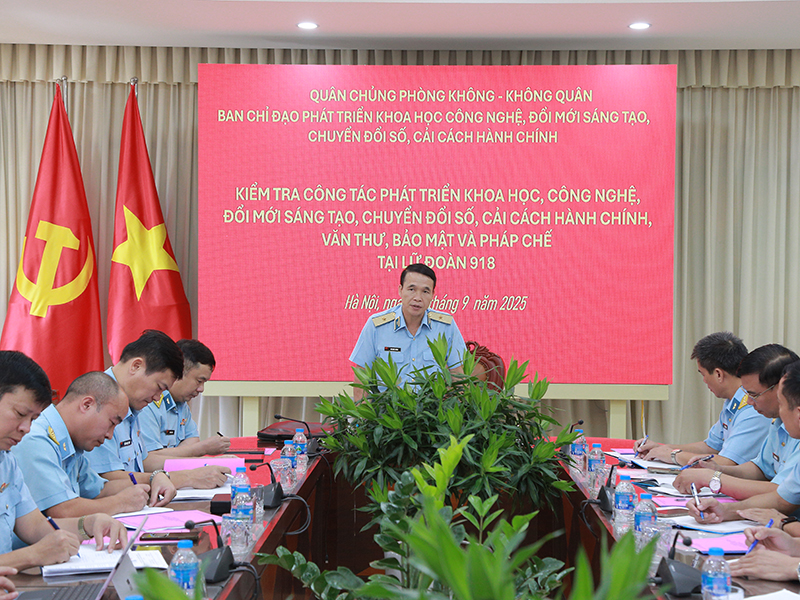 Quân chủng Phòng không - Không quân kiểm tra công tác phát triển khoa học, công nghệ, đổi mới sáng tạo, chuyển đổi số, thực hiện Đề án 06 và cải cách hành chính tại các đơn vị