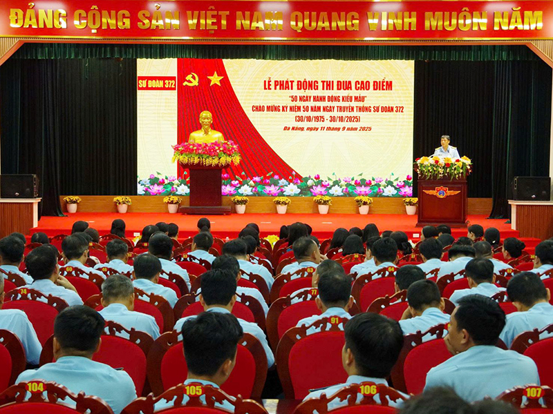 Sư đoàn 372 tổ chức Lễ phát động thi đua cao điểm 