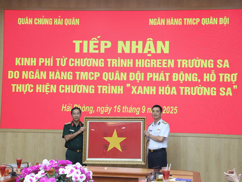 Quân chủng Hải quân tiếp nhận kinh phí từ Chương trình HiGreen Trường Sa