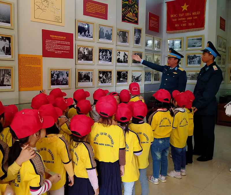 Trường mầm non Sơn Ca, quận Hồng Bàng, TP Hải Phòng tham quan, trải nghiệm thực tế tại Sư đoàn 363