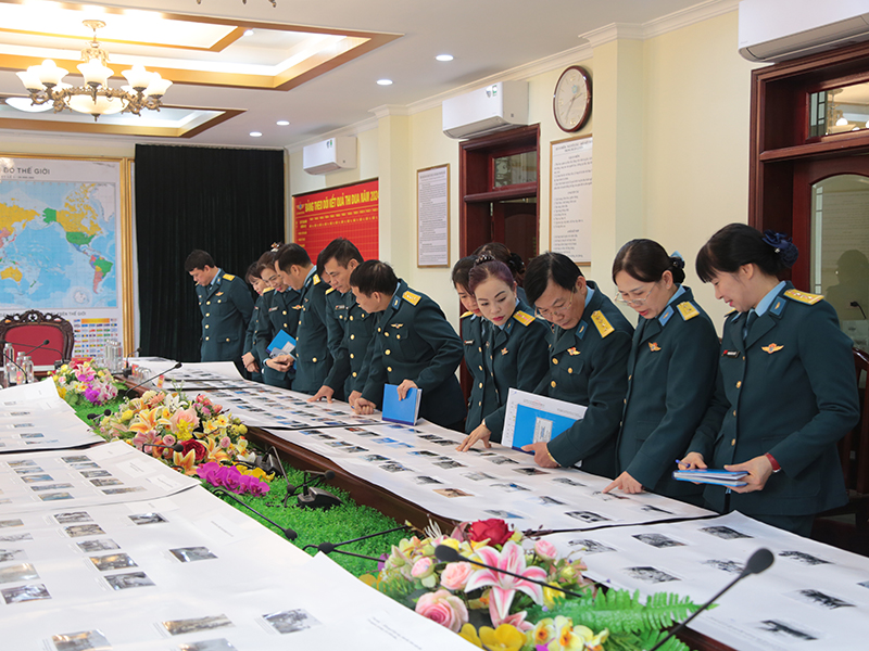 Cục Chính trị thẩm định nội dung triển lãm kỷ niệm 65 năm Ngày truyền thống Bộ đội Ra đa