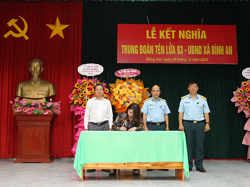 Trung đoàn 93 tổ chức Lễ kết nghĩa với UBND xã Bình An