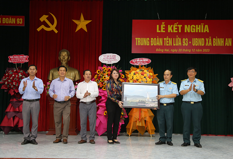 Trung đoàn 93 tổ chức Lễ kết nghĩa với UBND xã Bình An