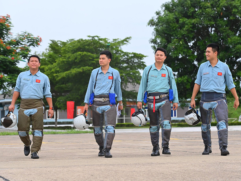 Phát huy truyền thống, xây dựng Sư đoàn không quân 371 vững mạnh, đáp ứng yêu cầu nhiệm vụ trong tình hình mới