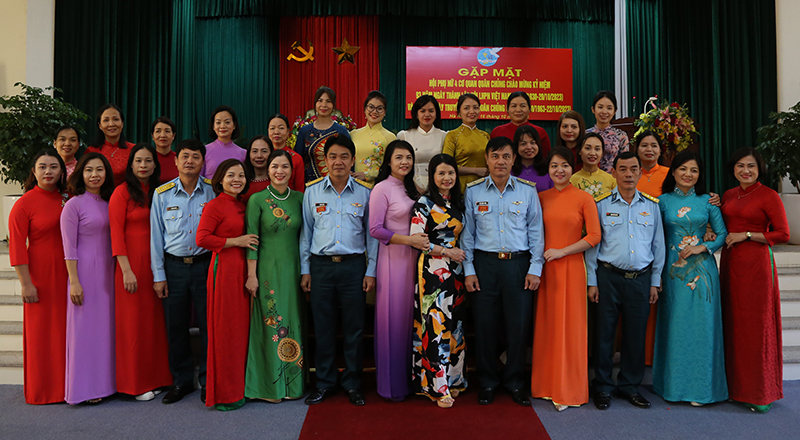 Hội phụ nữ 4 cơ quan Quân chủng gặp mặt chào mừng kỷ niệm 93 năm Ngày thành lập Hội Liên hiệp Phụ nữ Việt Nam và 60 năm Ngày truyền thông Quân chủng Phòng không - Không quân