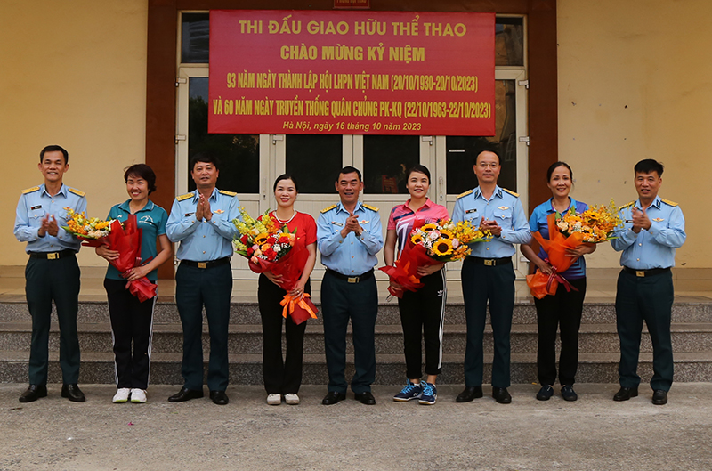 Hội phụ nữ 4 cơ quan Quân chủng gặp mặt chào mừng kỷ niệm 93 năm Ngày thành lập Hội Liên hiệp Phụ nữ Việt Nam và 60 năm Ngày truyền thông Quân chủng Phòng không - Không quân