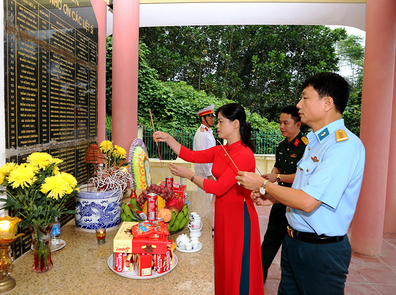 Quân chủng Phòng không - Không quân tổ chức các hoạt động hành quân về nguồn tại xã Vinh Quang, huyện Chiêm Hóa, tỉnh Tuyên Quang