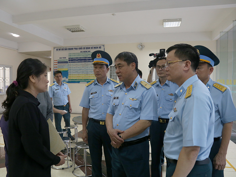 Đoàn công tác của Bộ Quốc phòng thăm hỏi thân nhân gia đình Thượng tá Đỗ Trọng Thanh