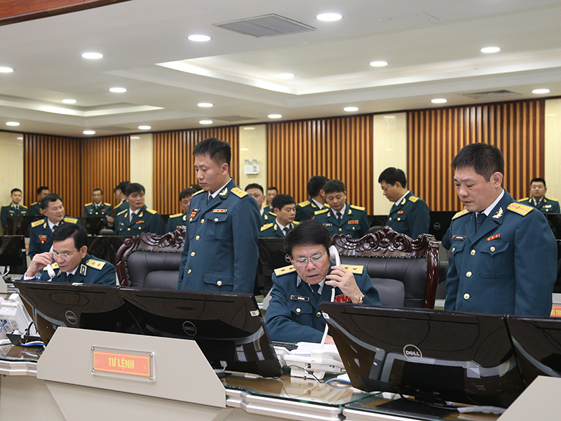 Thủ trưởng Bộ Tư lệnh Quân chủng Phòng không - Không quân kiểm tra nền nếp canh trực sẵn sàng chiến đấu và chúc Tết cán bộ, chiến sĩ các đơn vị