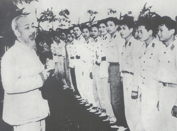 Bác Hồ thăm Bộ đội Pháo cao xạ dịp Tết Giáp Thìn 1964