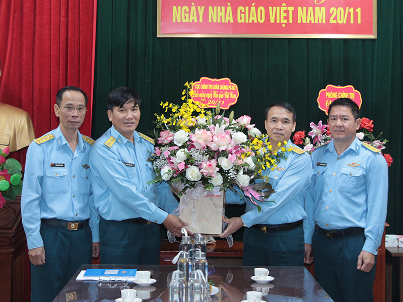 Quân chủng Phòng không - Không quân chúc mừng các học viện, nhà trường nhân kỷ niệm 41 năm Ngày Nhà giáo Việt Nam 20-11