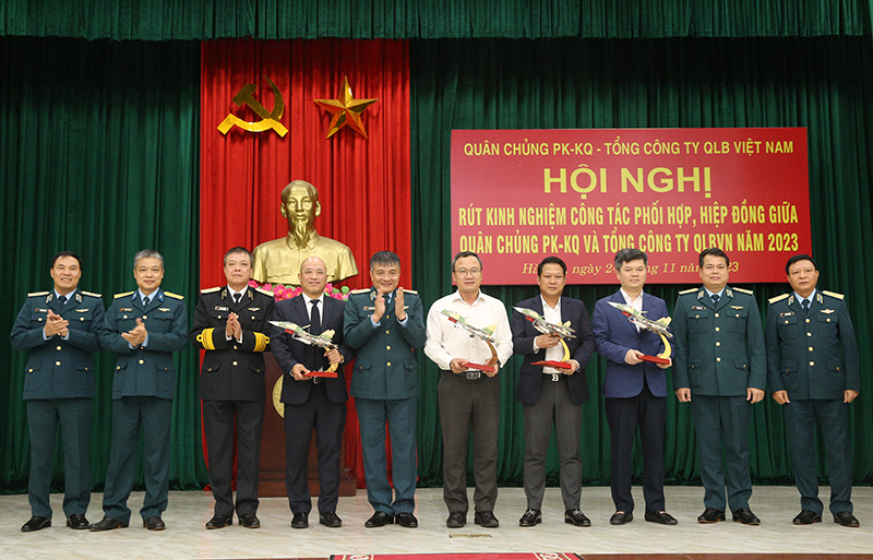Hội nghị rút kinh nghiệm công tác phối hợp, hiệp đồng giữa Quân chủng PK-KQ và Tổng Công ty Quản lý bay Việt Nam năm 2023