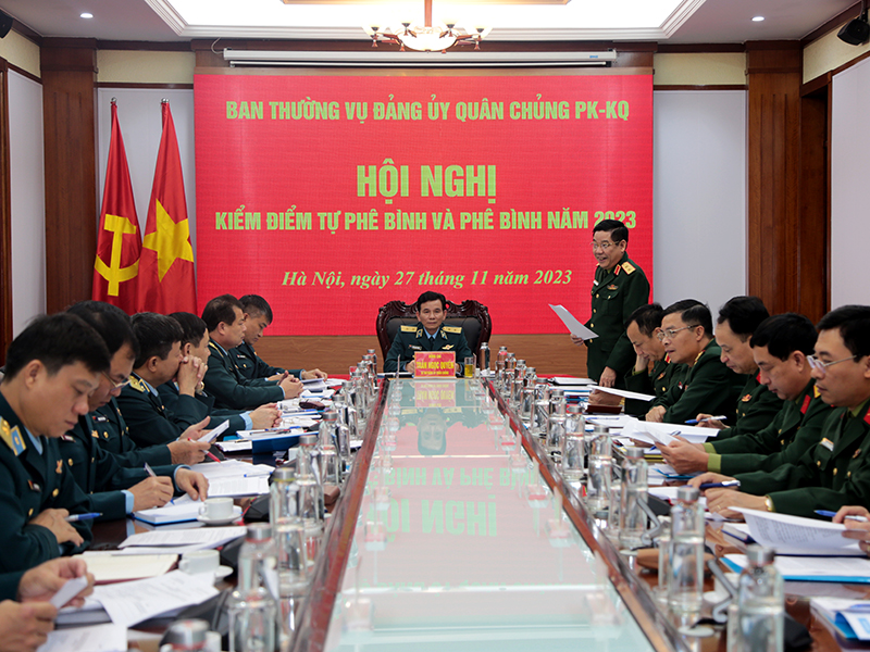 Trung tướng Nguyễn Văn Gấu dự và chỉ đạo Hội nghị Ban Thường vụ Đảng ủy Quân chủng Phòng không - Không quân