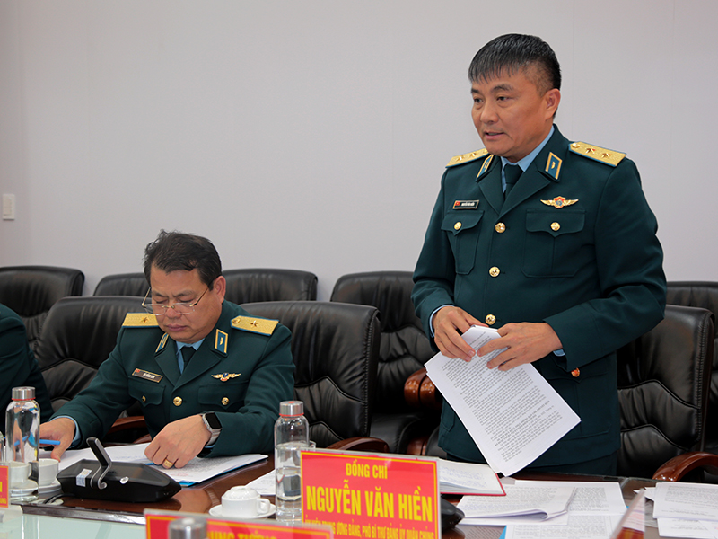 Trung tướng Nguyễn Văn Gấu dự và chỉ đạo Hội nghị Ban Thường vụ Đảng ủy Quân chủng Phòng không - Không quân