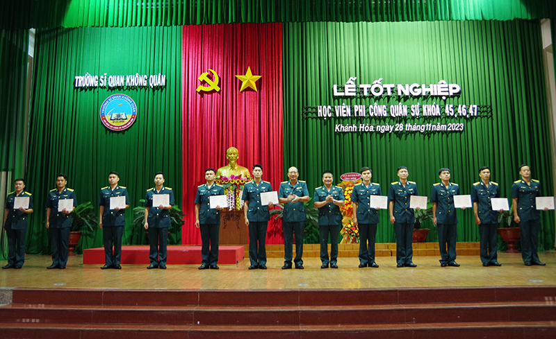 Trường Sĩ quan Không quân tổ chức Lễ tốt nghiệp học viên phi công quân sự khóa 45, 46, 47