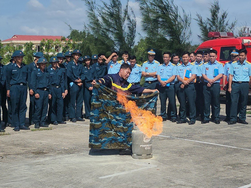 Trung đoàn 591 bồi dưỡng kiến thức phòng cháy, chữa cháy