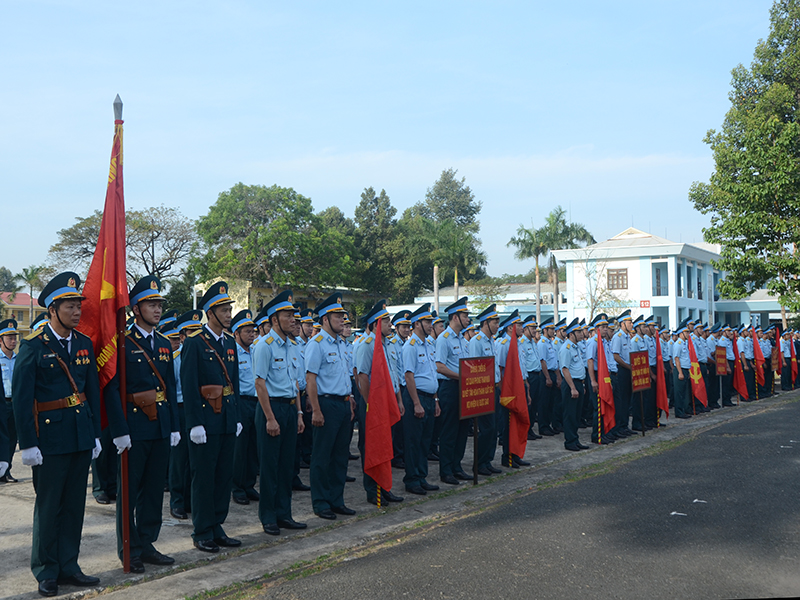 Khối cơ quan Sư đoàn 370 và Tiểu đoàn Căn cứ Sân bay Tân Sơn Nhất tổ chức Lễ ra quân huấn luyện năm 2023