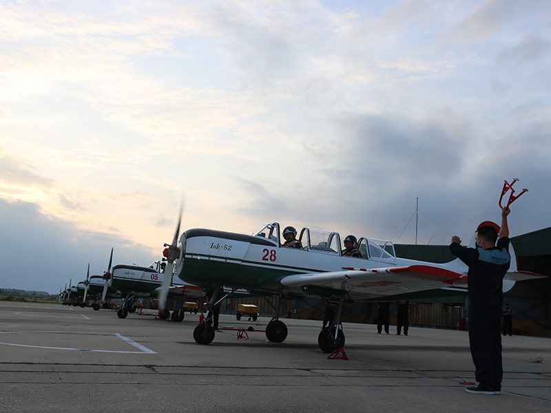 Trung đoàn Không quân 920 tổ chức thành công ban bay cán bộ trên máy bay IAK-52