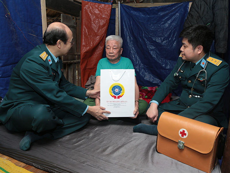 Quân chủng Phòng không - Không quân hành quân về nguồn tại xã Bộc Nhiêu, huyện Định Hóa, tỉnh Thái Nguyên
