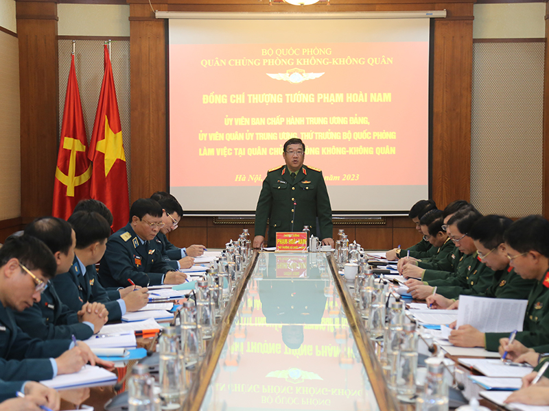 Thượng tướng Phạm Hoài Nam - Thứ trưởng Bộ Quốc phòng làm việc với Quân chủng Phòng không-Không quân