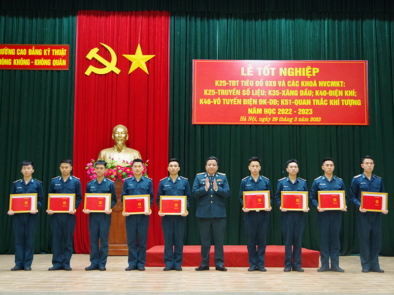 Trường Cao đẳng Kỹ thuật PK-KQ tổ chức Lễ tốt nghiệp các khóa đào tạo Hạ sĩ quan chỉ huy, Nhân viên chuyên môn kỹ thuật