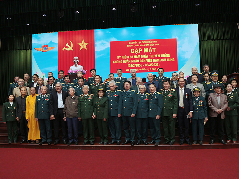 Gặp mặt kỷ niệm 68 năm Ngày truyền thống Không quân nhân dân Việt Nam