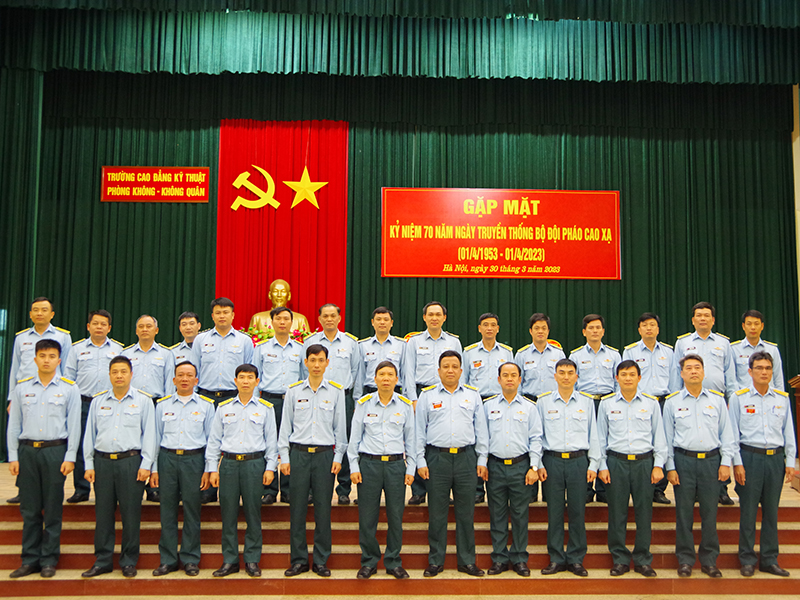 Trường Cao đẳng Kỹ thuật PK-KQ gặp mặt kỷ niệm 70 năm Ngày truyền thống Bộ đội Pháo cao xạ