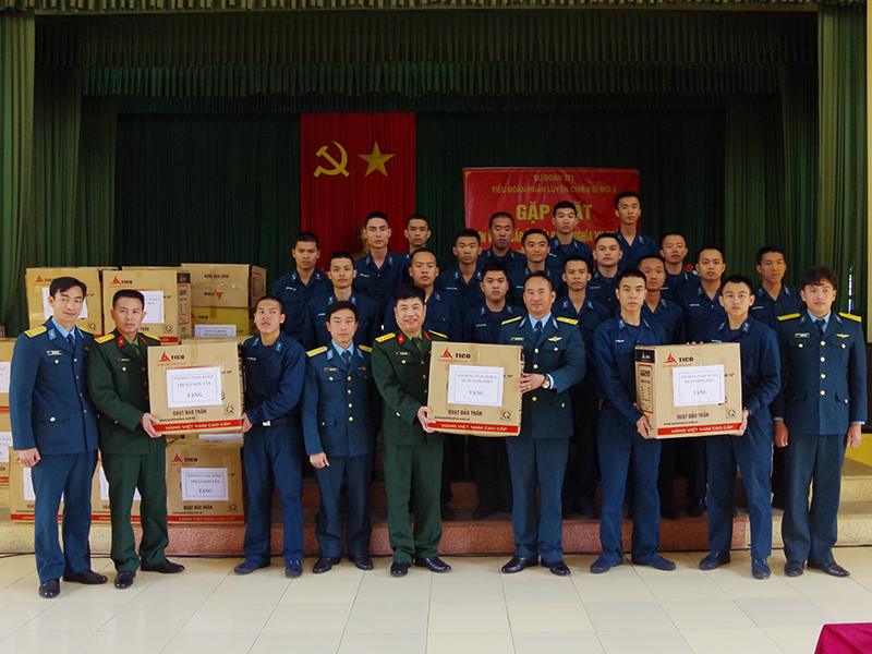 Hội đồng Nghĩa vụ Quân sự quận Long Biên thăm hỏi, động viên chiến sĩ mới Sư đoàn 371