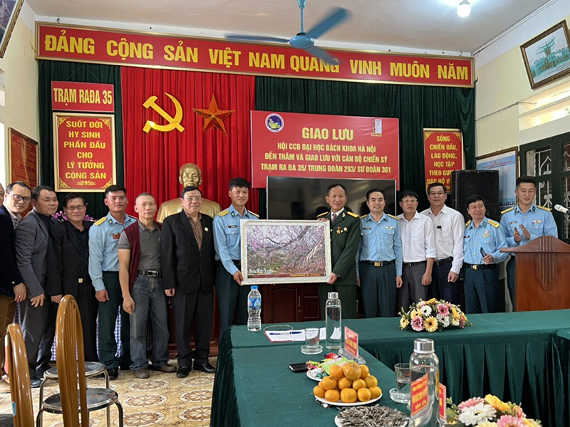 Hội Cựu chiến binh Đại học Bách khoa Hà Nội thăm Trạm Ra đa 35
