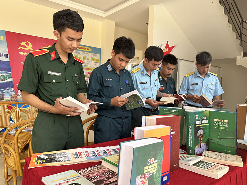 Sư đoàn 377 khai mạc Chương trình “Không gian văn hóa sách và người chiến sĩ”