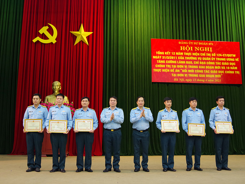Đảng uỷ Sư đoàn 371 tổng kết 12 năm thực hiện Chỉ thị 124 của Thường vụ Quân ủy Trung ương