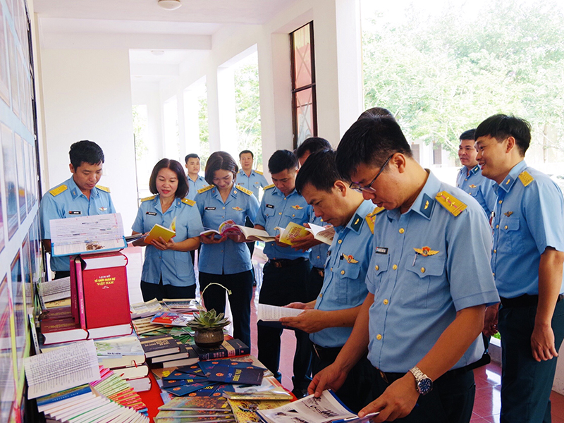 Sư đoàn 372 phát động Ngày Sách và Văn hóa đọc Việt Nam lần thứ 2 năm 2023