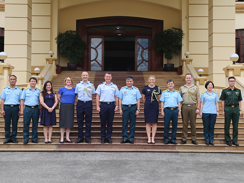 Tham mưu trưởng Không quân Hoàng gia Australia đến thăm, chào xã giao Thủ trưởng Bộ Tư lệnh Quân chủng Phòng không - Không quân