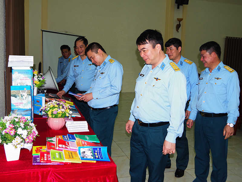 Sư đoàn 371 tổ chức nhiều hoạt động hưởng ứng Ngày Sách và Văn hóa đọc Việt Nam 21-4
