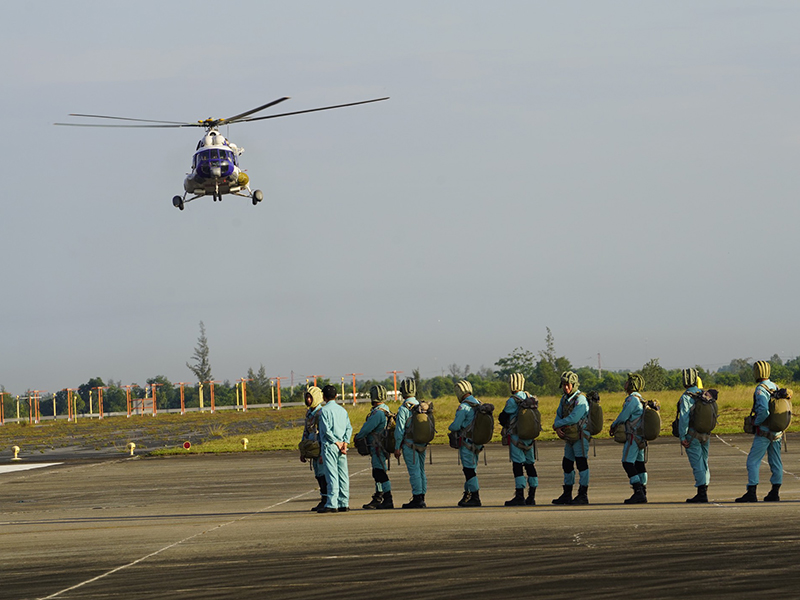 Trung đoàn 930 tổ chức thành công bay thả dù huấn luyện năm 2023
