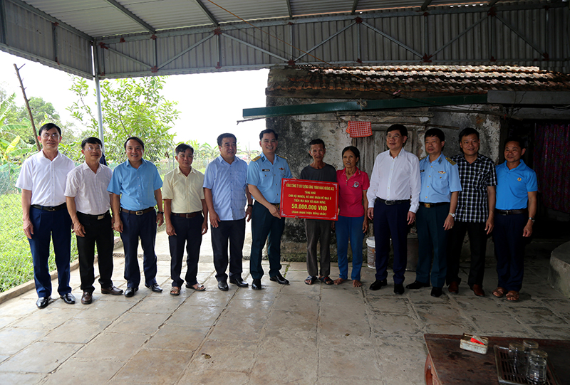Tổng công ty ACC trao 350 triệu đồng hỗ trợ xây dựng nhà tình nghĩa, nhà đại đoàn kết trên địa bàn huyện Nghi Lộc, tỉnh Nghệ An