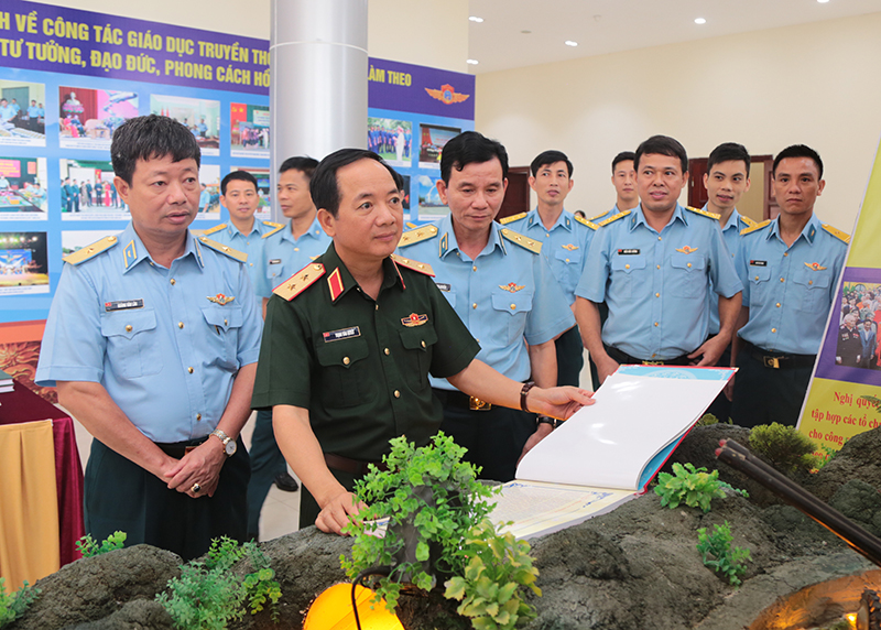 Đảng ủy Quân chủng PK-KQ tổng kết 12 năm thực hiện Chỉ thị số 124 của Thường vụ Quân ủy Trung ương