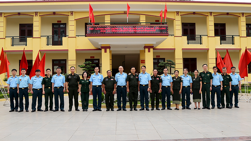 Đoàn công tác Cục Xây dựng cơ sở, Tổng cục Chính trị Quân đội nhân dân Lào thăm và làm việc tại Nhà máy A45