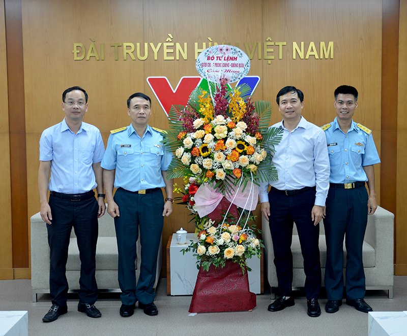 Quân chủng Phòng không - Không quân chúc mừng các cơ quan thông tấn, báo chí nhân kỷ niệm 98 năm Ngày Báo chí Cách mạng Việt Nam 21-6