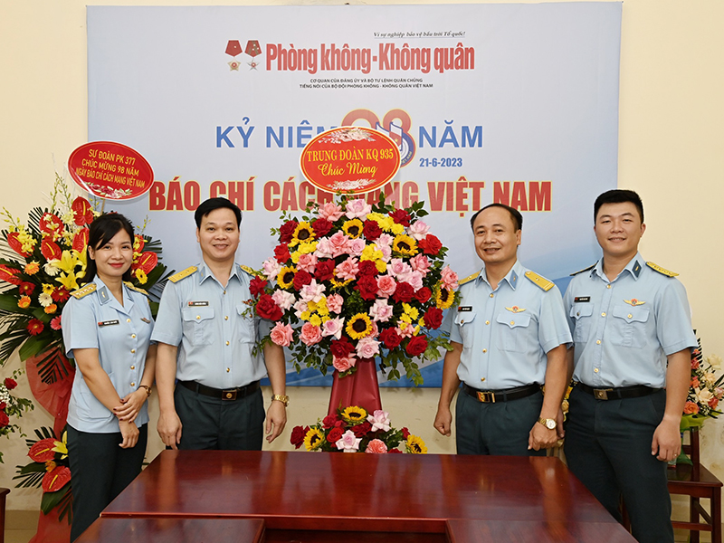 Quân chủng chúc mừng Báo Phòng không - Không quân nhân Ngày Báo chí cách mạng Việt Nam