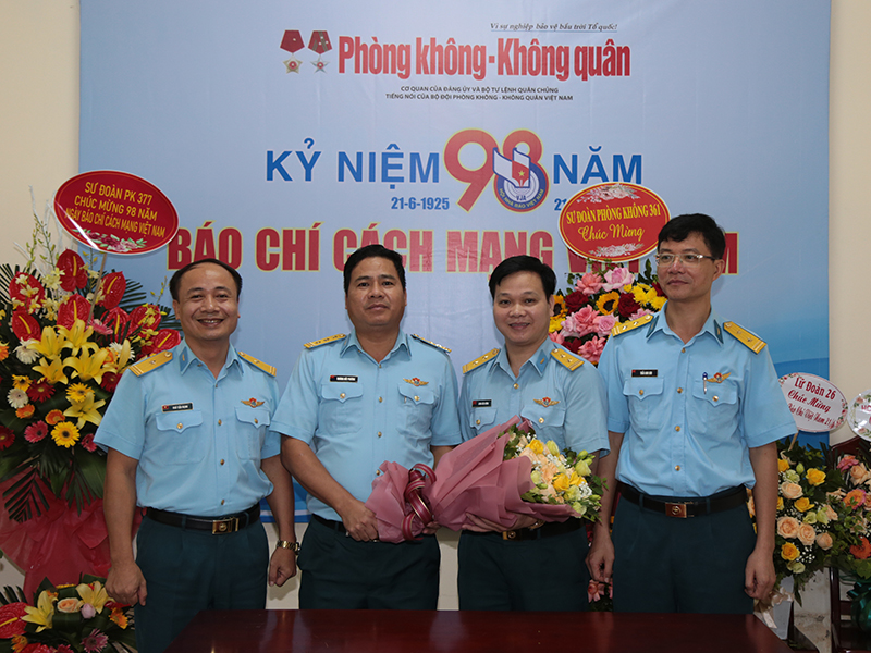 Quân chủng chúc mừng Báo Phòng không - Không quân nhân Ngày Báo chí cách mạng Việt Nam